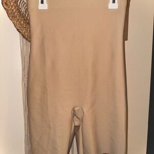 SKIMS Body NWT High-Waisted Short - Sand